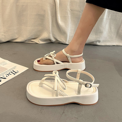 Moodsad naiste sandaalid paela ja pandlaga