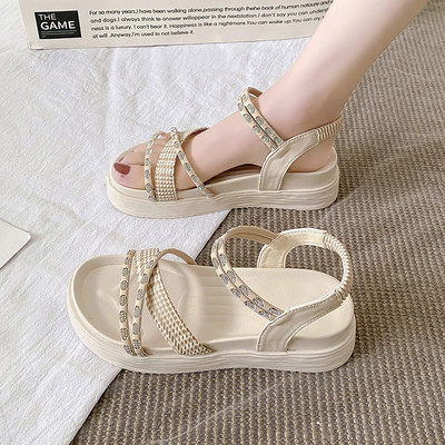 Γυναικεία σανδάλια με λεπτά υφασμάτινα λουράκια