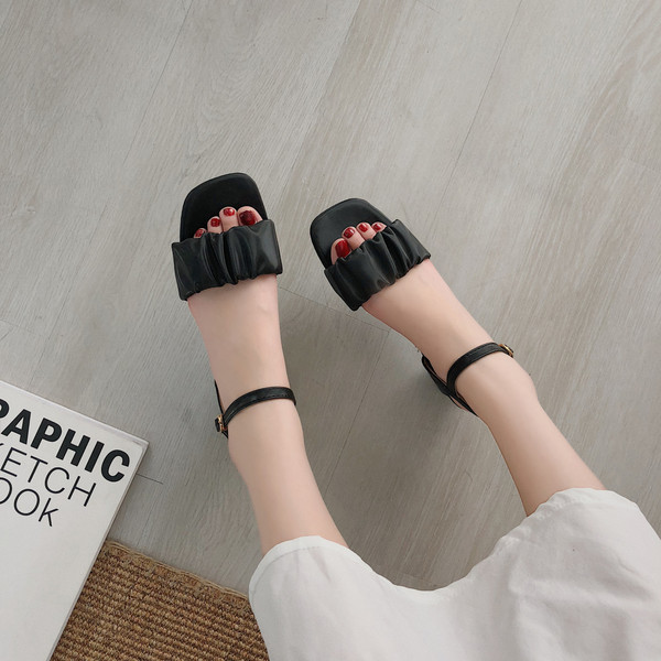 Ležerne ljetne sandale s niskom debelom petom