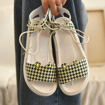 Γυναικεία καρό πέδιλα με κορδόνια και φλατ σόλα