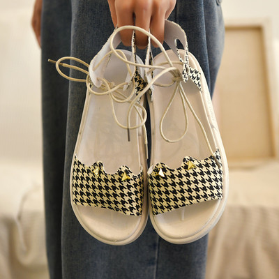 Γυναικεία καρό πέδιλα με κορδόνια και φλατ σόλα