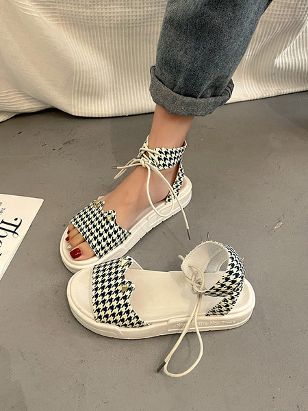 Γυναικεία καρό πέδιλα με κορδόνια και φλατ σόλα