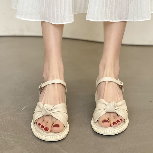 Novi model ženskih sandala sa remenčićima od umjetne kože i čvorom