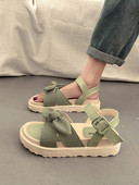 Μοντέρνα σανδάλια με κορδέλες και επίπεδη σόλα