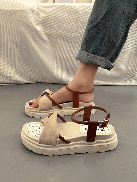 Γυναικεία casual πέδιλα με λουράκια από faux δέρμα και καστόρι