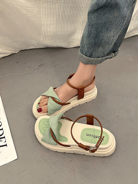 Γυναικεία casual πέδιλα με λουράκια από faux δέρμα και καστόρι