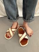 Ristirihmadega vabaaja naiste sandaalid