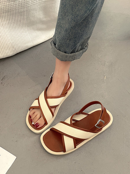 Ristirihmadega vabaaja naiste sandaalid