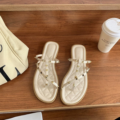 Ležerne sandale s tankim remenčićima i metalnim cekerima