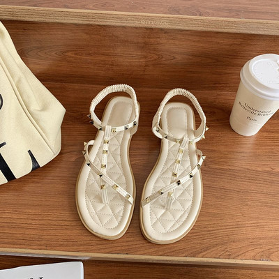 Ležerne sandale s tankim remenčićima i metalnim cekerima