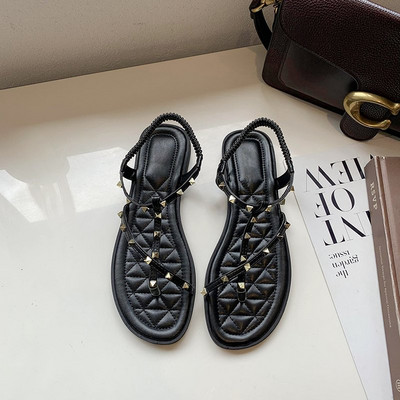 Ležerne sandale s tankim remenčićima i metalnim cekerima