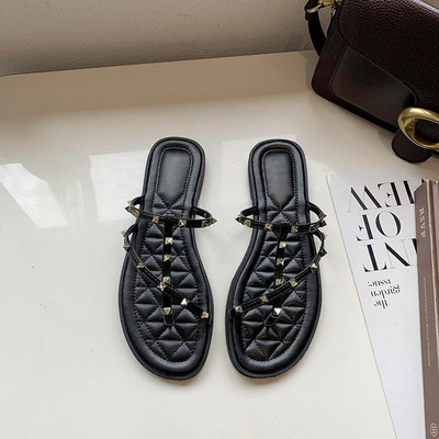 Ležerne sandale s tankim remenčićima i metalnim cekerima