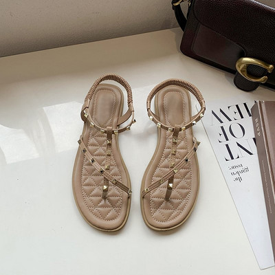 Ležerne sandale s tankim remenčićima i metalnim cekerima