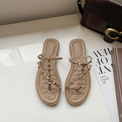 Ležerne sandale s tankim remenčićima i metalnim cekerima