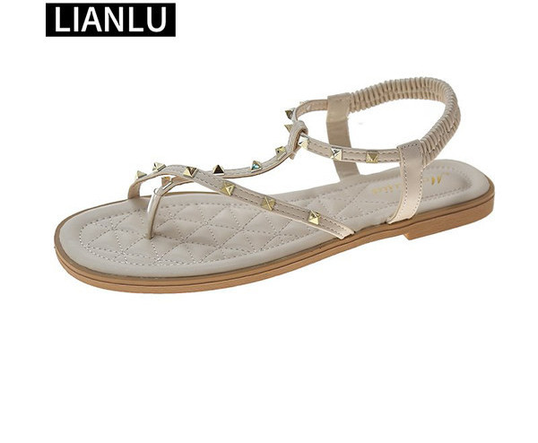 Ležerne sandale s tankim remenčićima i metalnim cekerima