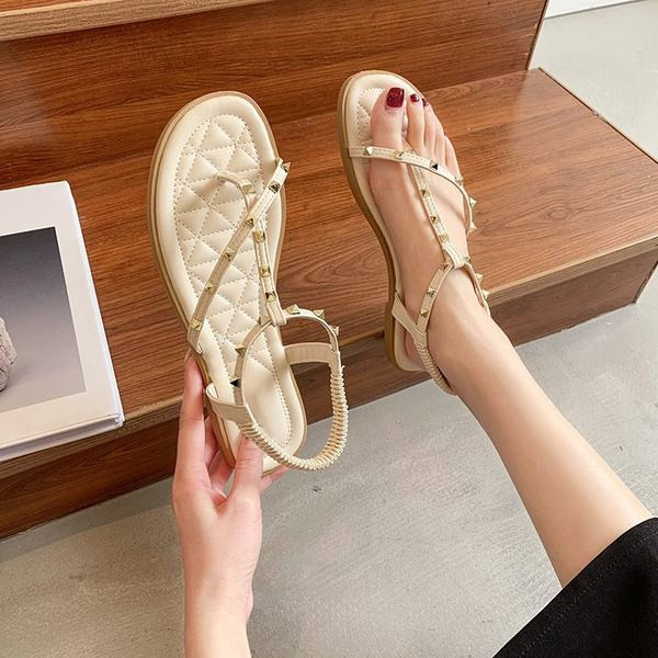 Ležerne sandale s tankim remenčićima i metalnim cekerima