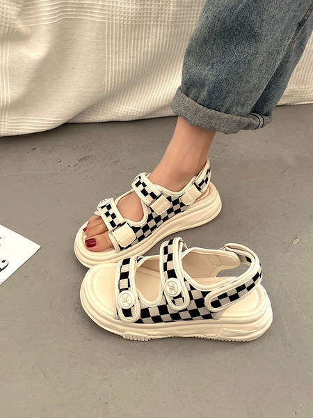 Vabaaja takjapaelaga sandaalid