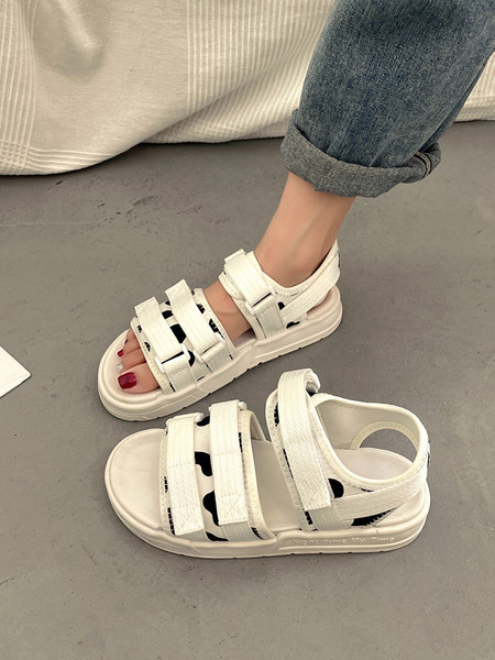 Ženske sandale s čičak kopčanjem i ravnim potplatom 3,5 cm