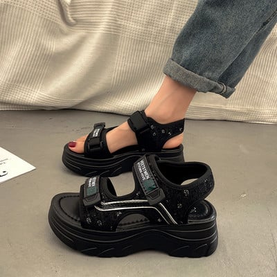 Moteriškos sportinės basutės su velcro užsegimu