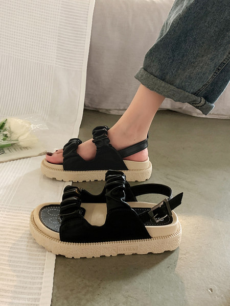 Ženske sandale od umjetne kože s metalnom kopčom