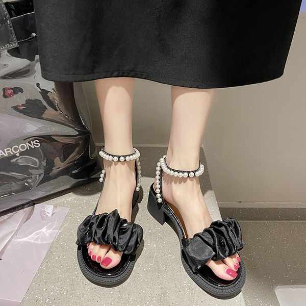 Naiste tülli ja pärlitega paksu kontsaga sandaalid