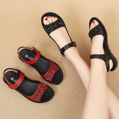 Ženske ljetne sandale od umjetne kože sa metalnim elementom