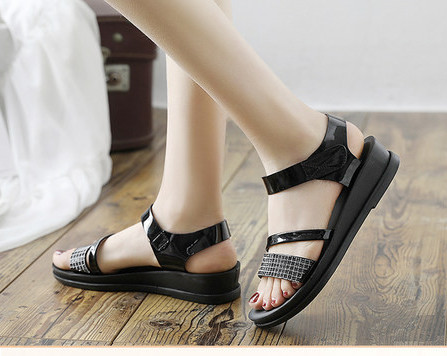 Ženske sandale na čičak i ravni potplat