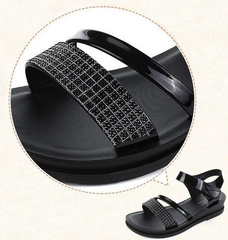 Ženske sandale na čičak i ravni potplat