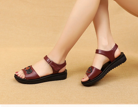 Ženske ležerne sandale s kopčanjem na čičak