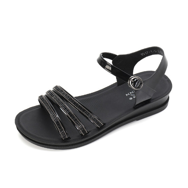 Ženske ležerne sandale s metalnom kopčom