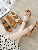 Ležerne sandale sa natpisom