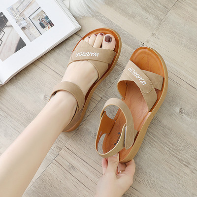 Ležerne sandale sa natpisom