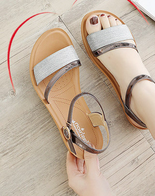 Casual γυναικεία πέδιλα με πλατφόρμα και τιράντες με λαμπερό αποτέλεσμα