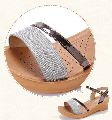 Casual γυναικεία πέδιλα με πλατφόρμα και τιράντες με λαμπερό αποτέλεσμα