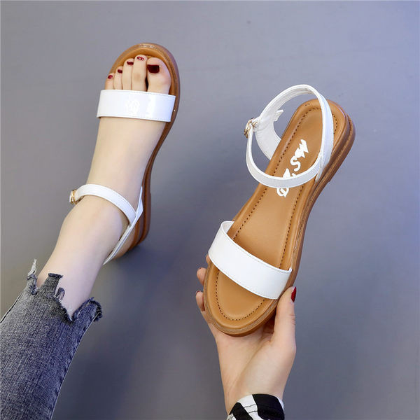 Novi model sandala od umjetne kože sa ravnim đonom i kopčom