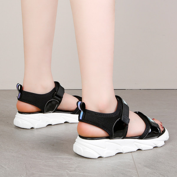 Ležerne ženske sandale s kopčanjem na čičak