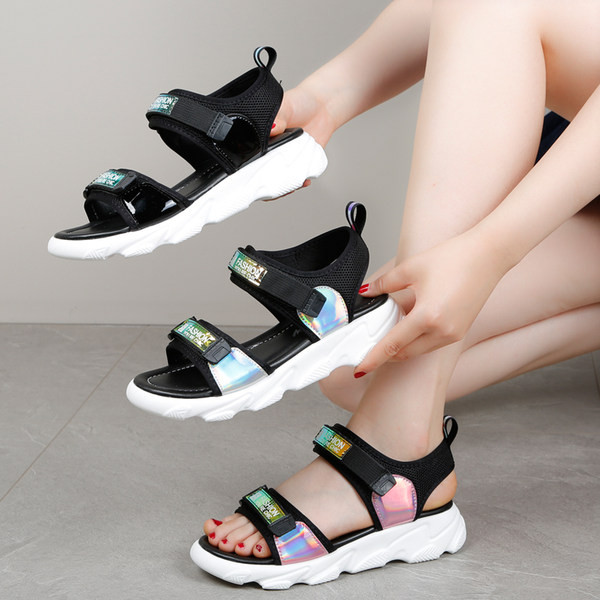 Ležerne ženske sandale s kopčanjem na čičak