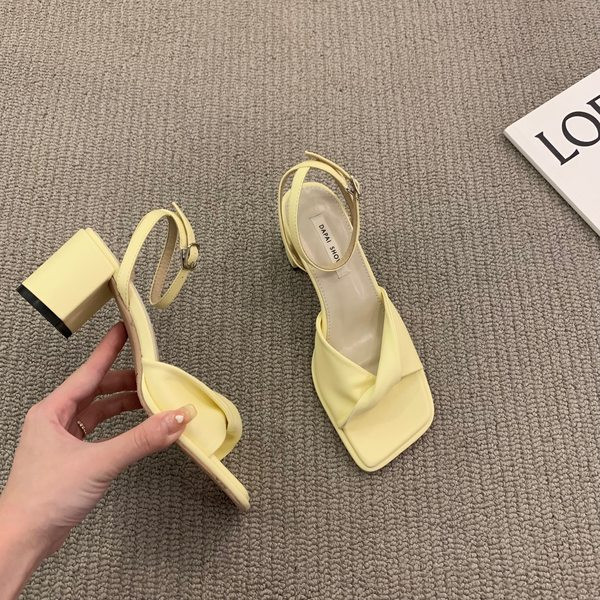 Ženske četvrtaste sandale s petom debljine 5 cm i trakom