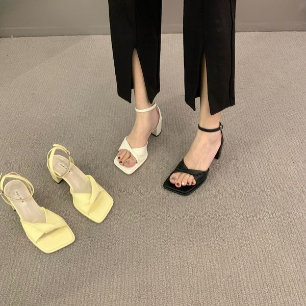 Ženske četvrtaste sandale s petom debljine 5 cm i trakom