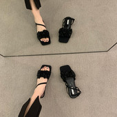 Moderne sandale sa 3D dekoracijom