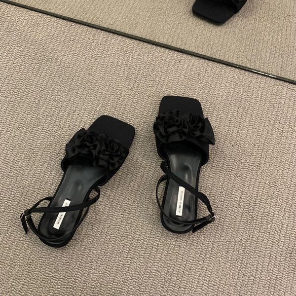 Moderne sandale sa 3D dekoracijom