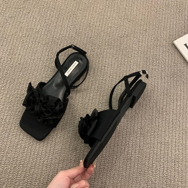 Moderne sandale sa 3D dekoracijom