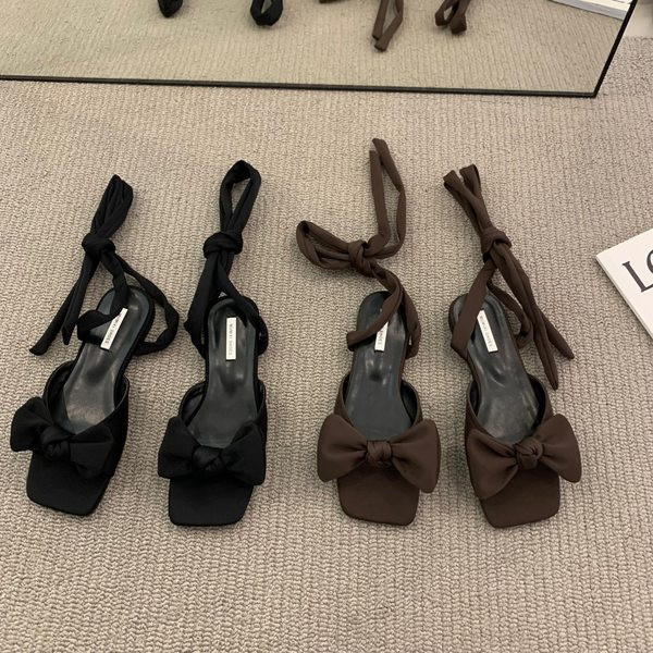 Ženske sandale od eko brušene kože s vezicama na gležnjevima