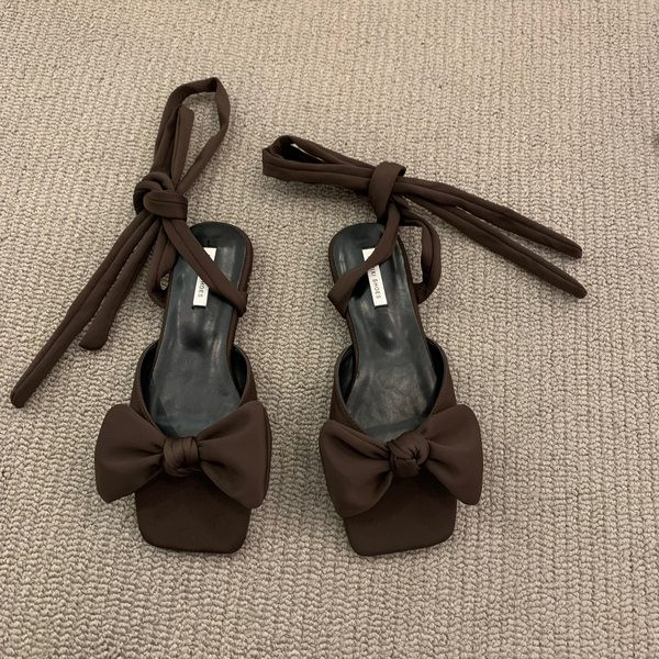 Ženske sandale od eko brušene kože s vezicama na gležnjevima