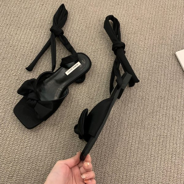 Ženske sandale od eko brušene kože s vezicama na gležnjevima