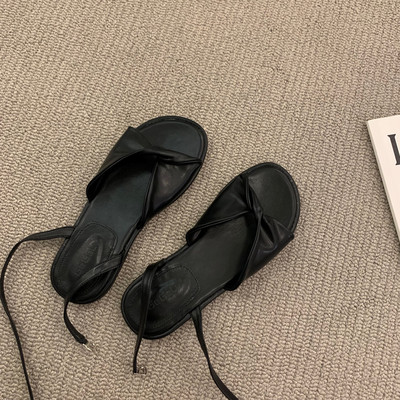 Ženske ležerne sandale s metalnim kopčanjem