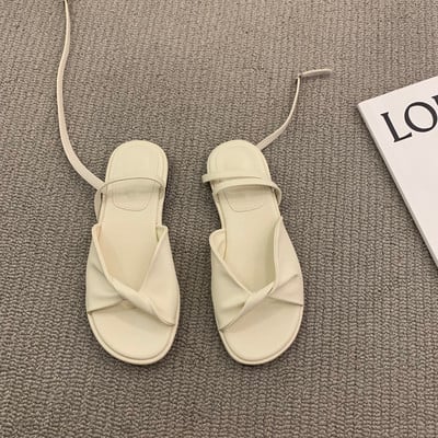 Ženske ležerne sandale s metalnim kopčanjem