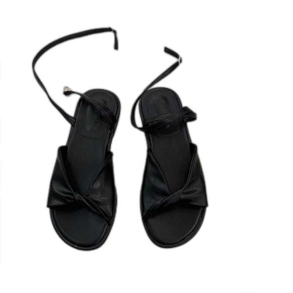 Ženske ležerne sandale s metalnim kopčanjem