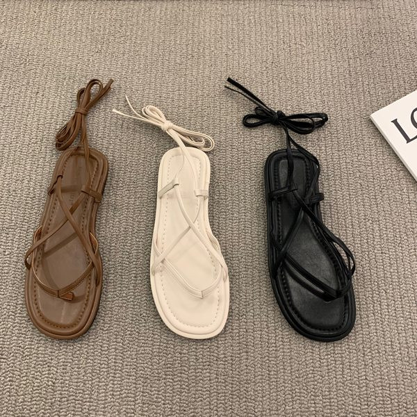 Ležerne ženske sandale s kožnim remenom - rimski stil