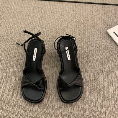 Moderne ženske sandale na petu